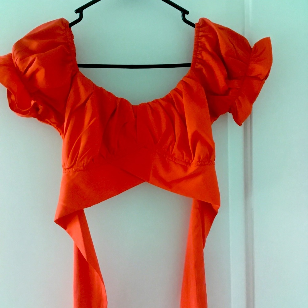 Set of 3 crop tops!